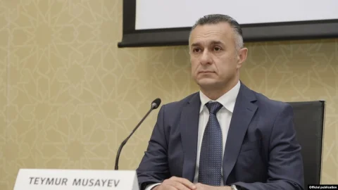 Səhiyyə nazirinin 'mətbəxdə cərrahiyyə əməliyyatı'na görə cəzalandırılması tələb edilir